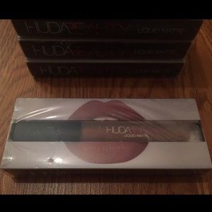 SOLD❗️Huda Beauty Liquid Lipstick Venus