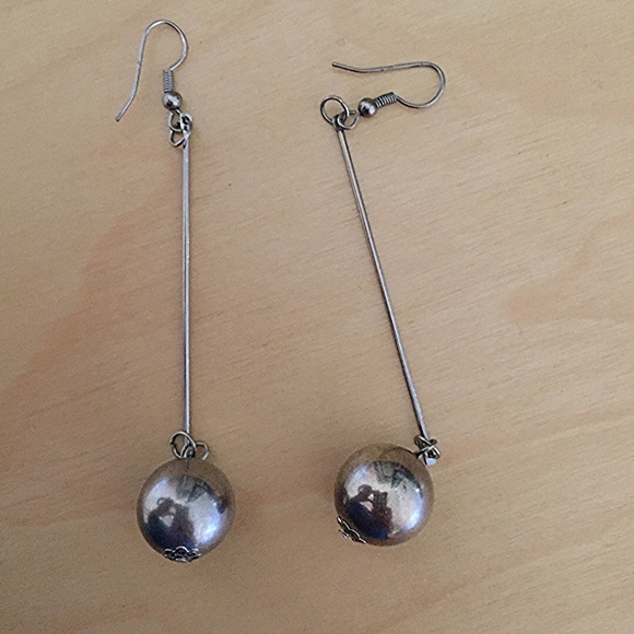 Simple silver modern earring