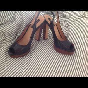 Ann Taylor black platform heels