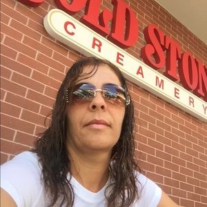 Meet your Posher, Yolanda