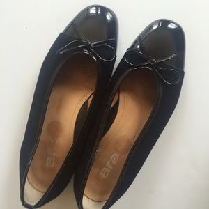 Moving Sale 📦 Super Comfy Pleather Slip On Flats