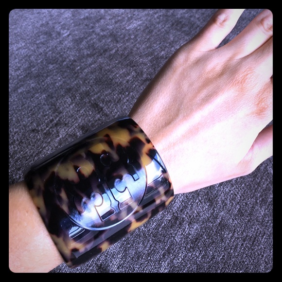 ✖️SOLD✖️Tory Burch Tortoise Resin Cuff