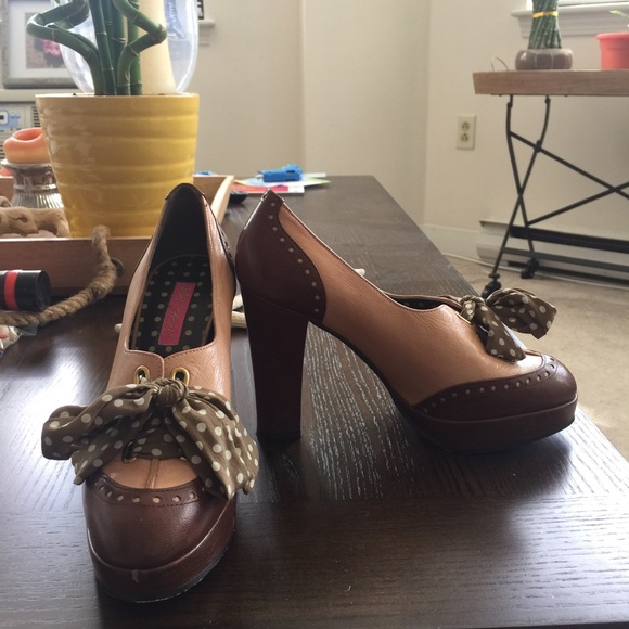 Betsey Johnson Oxford Heel