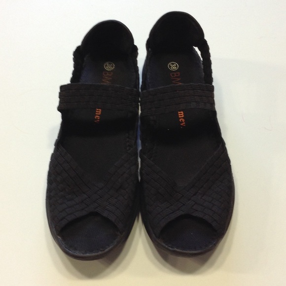 Stretchy ballerina style flats--NWOT