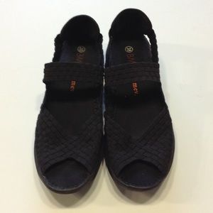 Stretchy ballerina style flats--NWOT