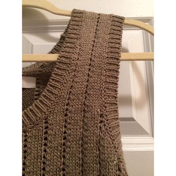 LOFT sleeveless sweater in olive green color - Picture 2 of 2