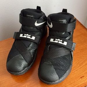 Sold❌Lebron Solider IX