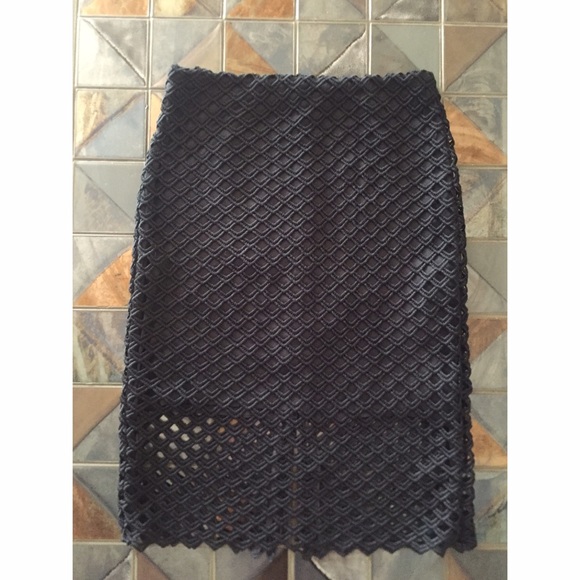 ZARA Lace Pencil Skirt Size XS - Picture 3 of 4