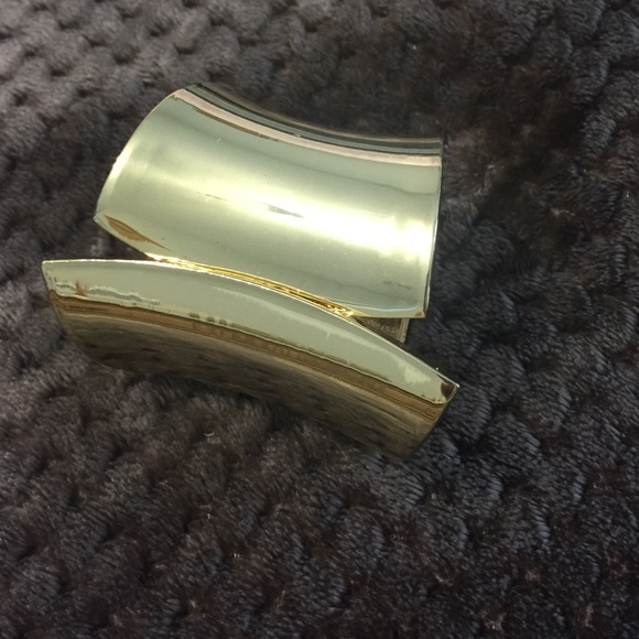Gold bangle