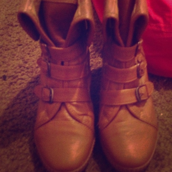 Brown winter boots