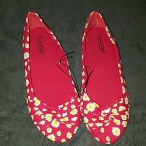 Red floral Flats