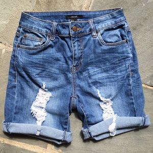 High waisted Bermuda shorts