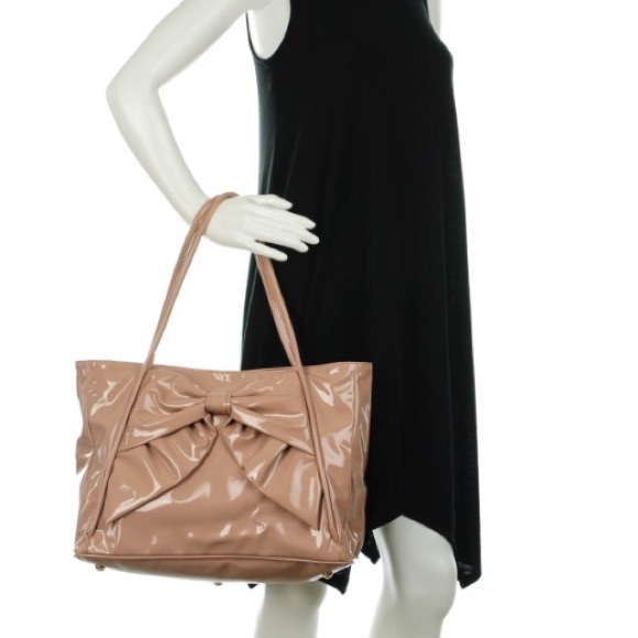 Valentino patent lacca bow tote nude