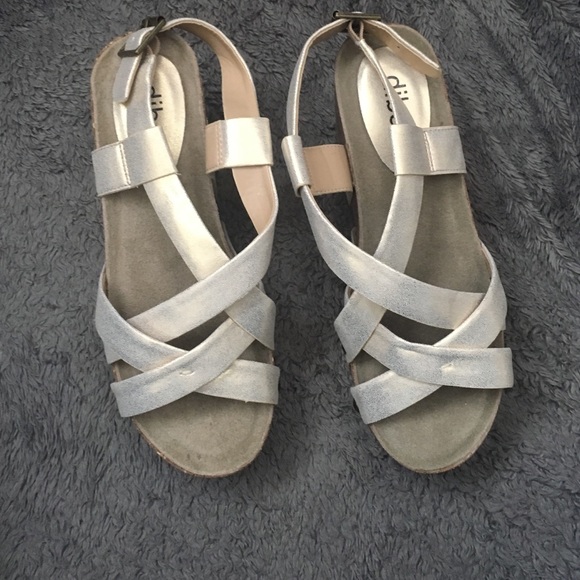 NWT 🆕 Chunky gold wedges