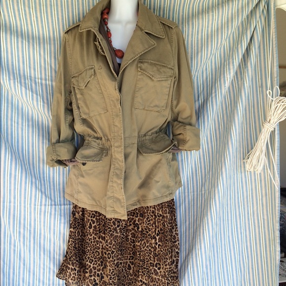 Skirt, jacket, necklace