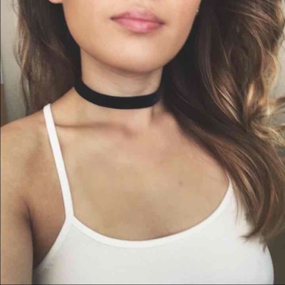 Jewelry - Handmade velvet choker