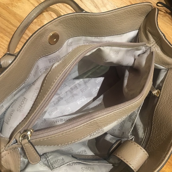 MICHAEL KORS TAN TOTE - Picture 3 of 4