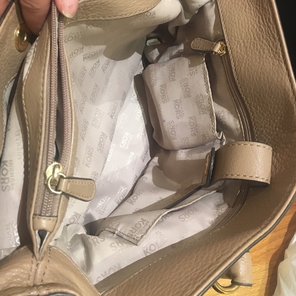 MICHAEL KORS TAN TOTE - Picture 2 of 4