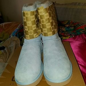 Uggs Bailey bow boots size 10 light blue