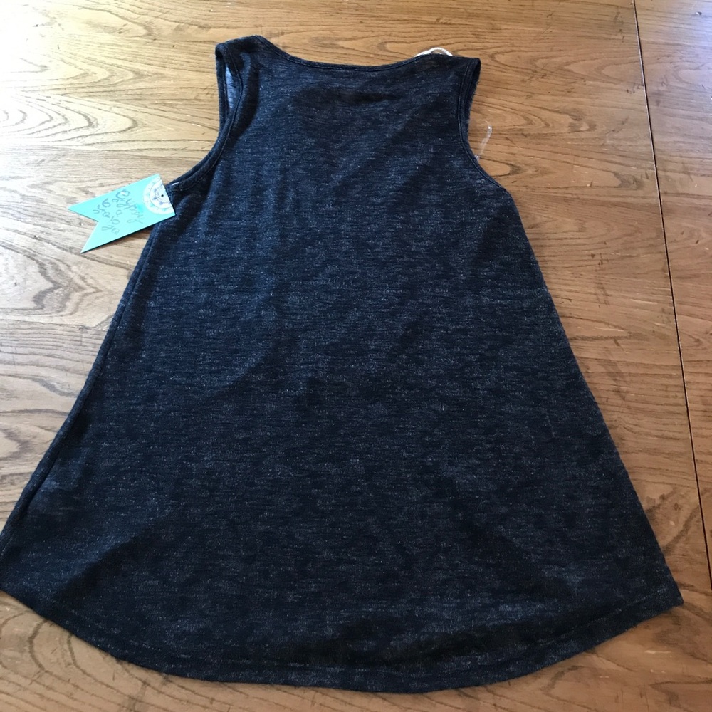 Woman's tank - Picture 2 of 3