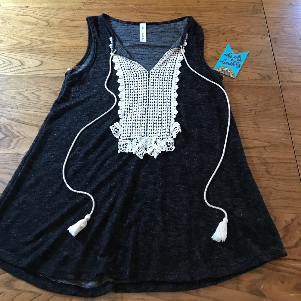 Woman's tank - Picture 3 of 3