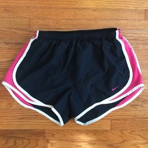 Nike Tempo navy short M