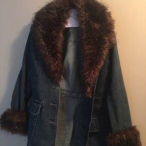 ✨ Faux Fur Trimmed Jean Jacket