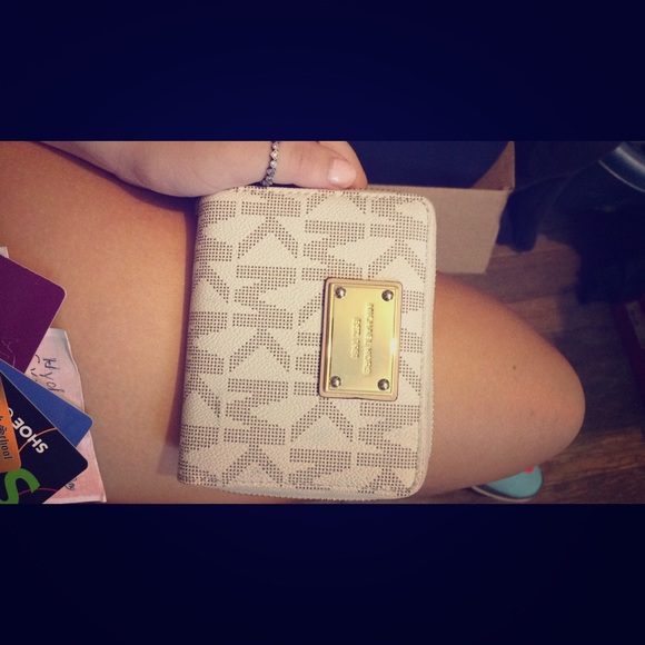 Michael kors jet set wallet