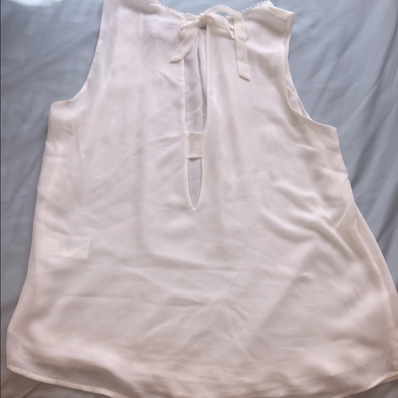 Cute blouse! - Picture 2 of 3