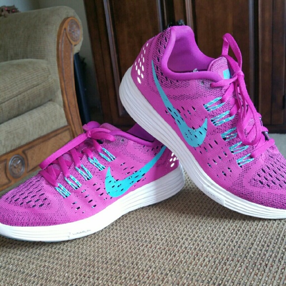 Nike tennis shoes size 6.5