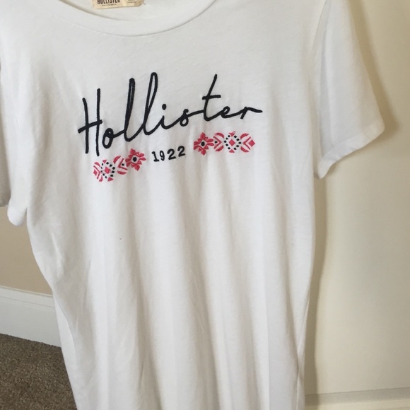Hollister tee
