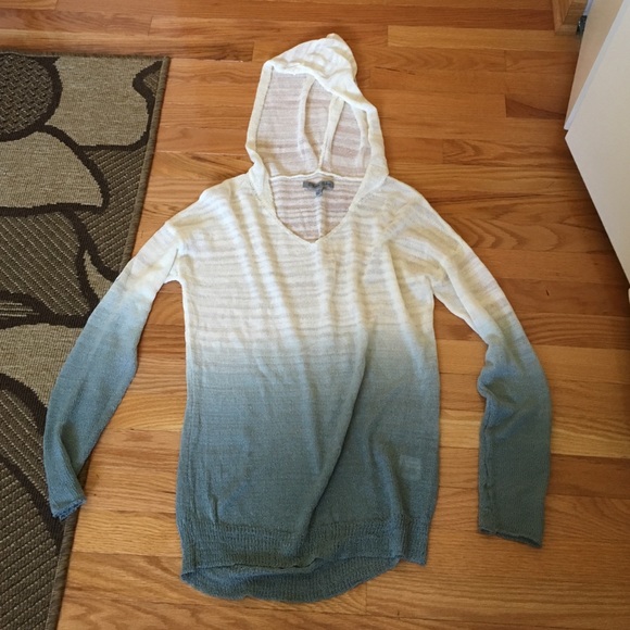 Whit and blue mesh shirt