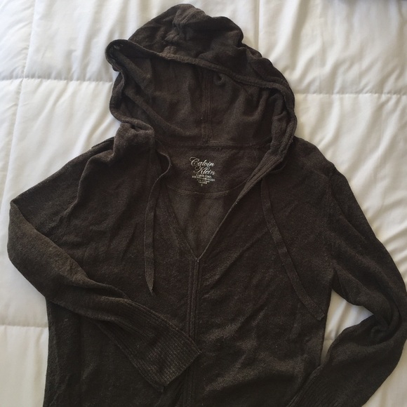 Lightweight Hooded Sweater