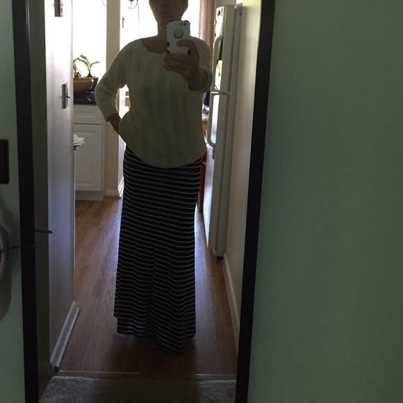 Bcbgmaxazria skirt