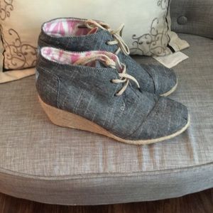 Toms desert wedge bootie in chambray