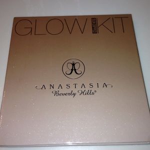 Anastasia glow kit (sundipped)