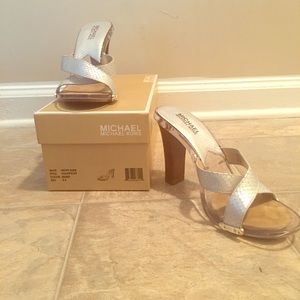 ✨ NVER WORN - Michael Kors Lucite Heels