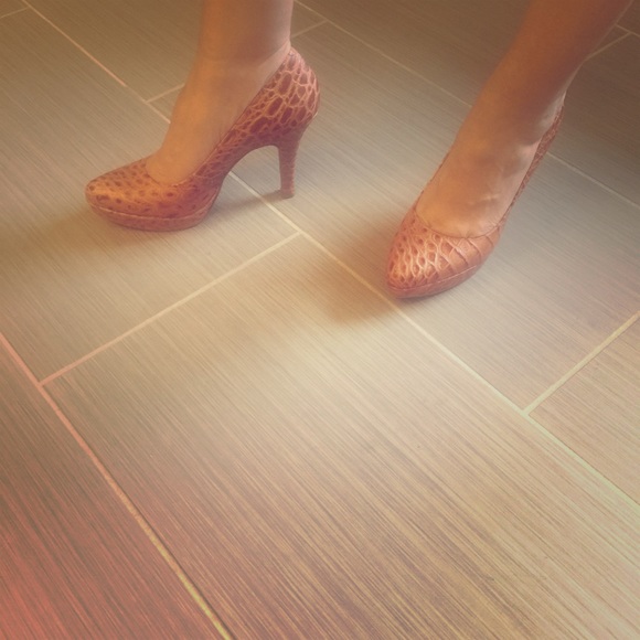 Brown alligator print platforms pump