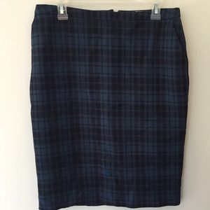 Blue plaid pencil skirt with pockets(!!!)