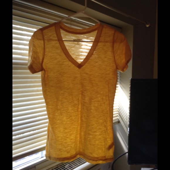 V-neck t-shirt