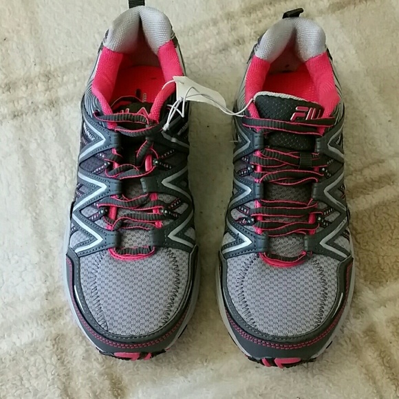 Women's size 8 NWT fila sneakers