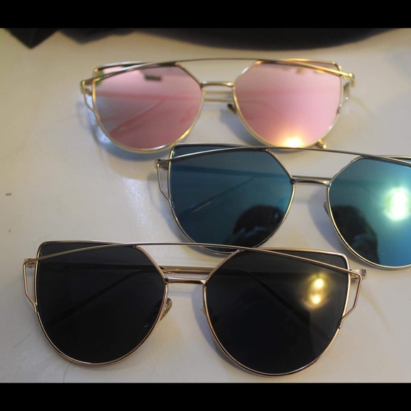 Hot Cat Eye Mirror Sunglasses - Picture 2 of 2