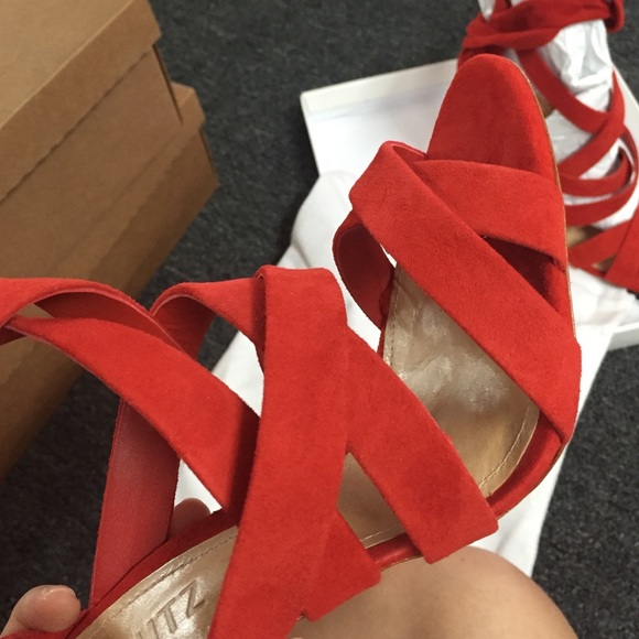 Schultz women red heels - Picture 3 of 4