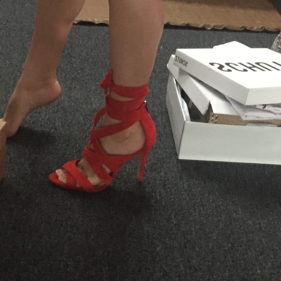Schultz women red heels - Picture 4 of 4
