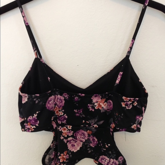 Nasty Gal cut-out crop tank - Picture 2 of 2