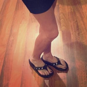 Black volatile with stones. Size 9