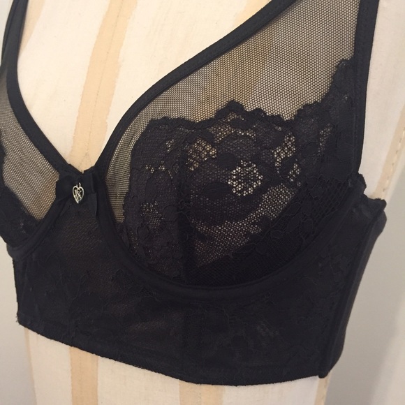 VS Brand New with tags Bra! 💜 - Picture 2 of 4