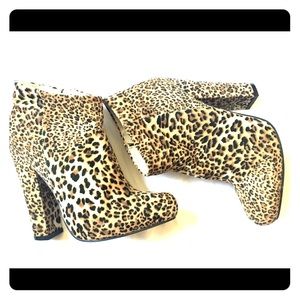 Cheetah print super sexy ankle boots, high heels