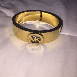 Brand New Michael Kors Bangle Gold