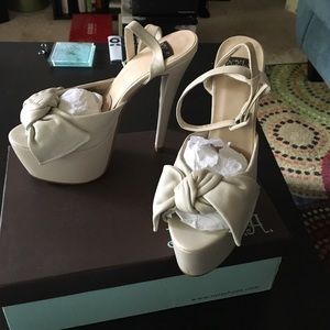 N.Y.L.A. "Jollie" Nude Leather Sandal Size 8.5